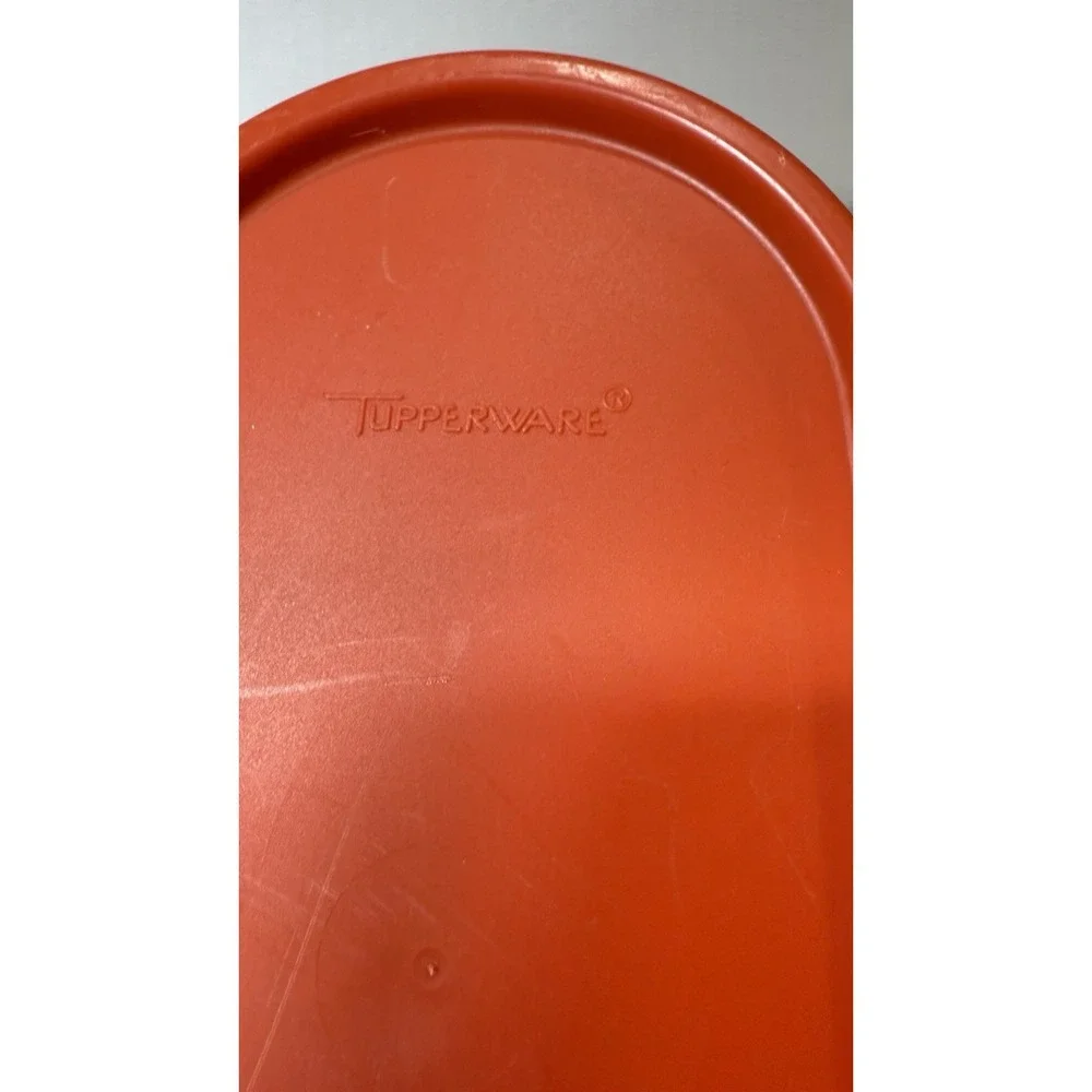 2 Vintage Tupperware 1616-24, 1616-16 Storage Container w/ Lid 3 3/4, 9 3/4 Cups